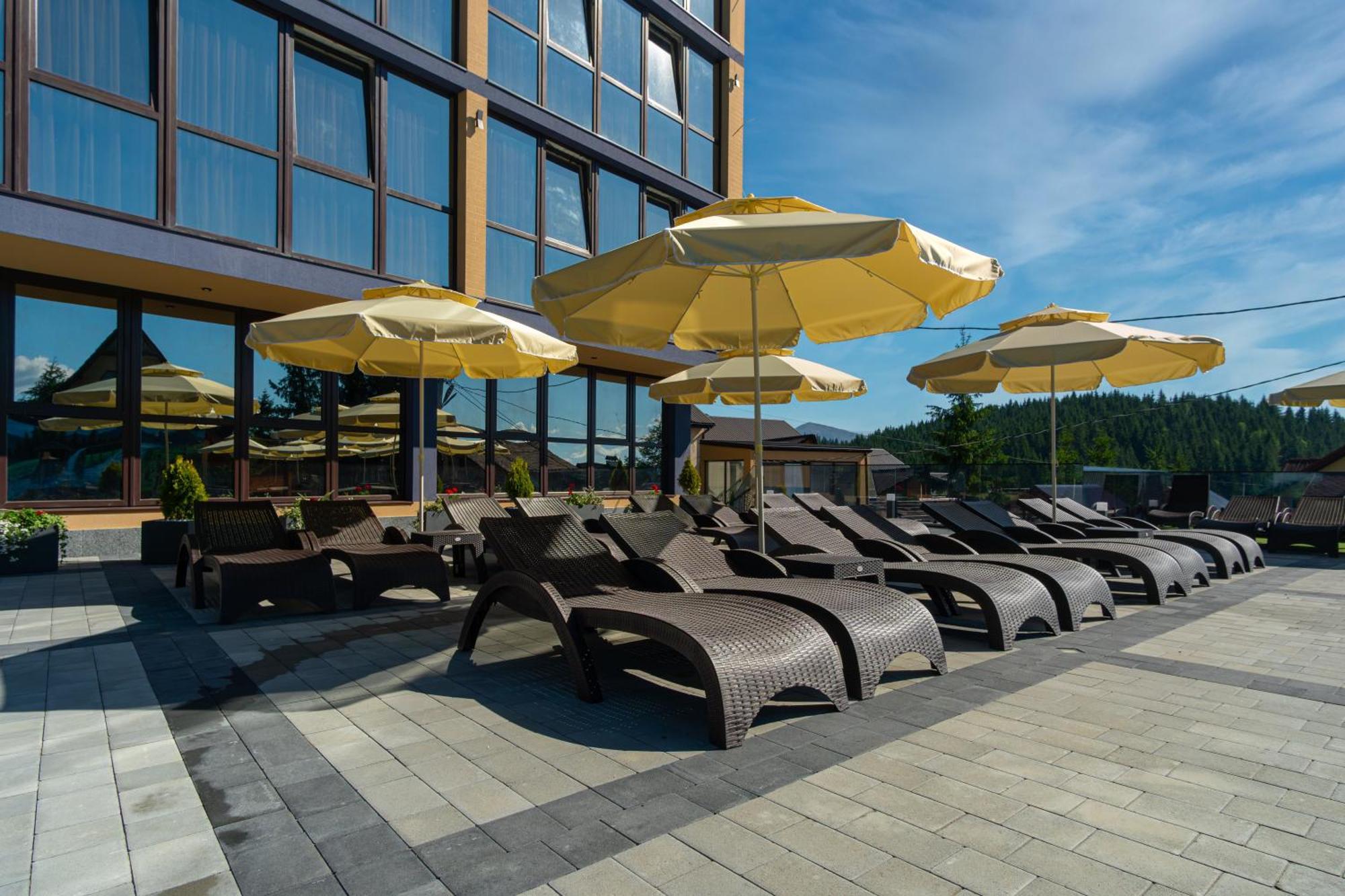 Summit Hotel ยาบลูนิตซา ภายนอก รูปภาพ