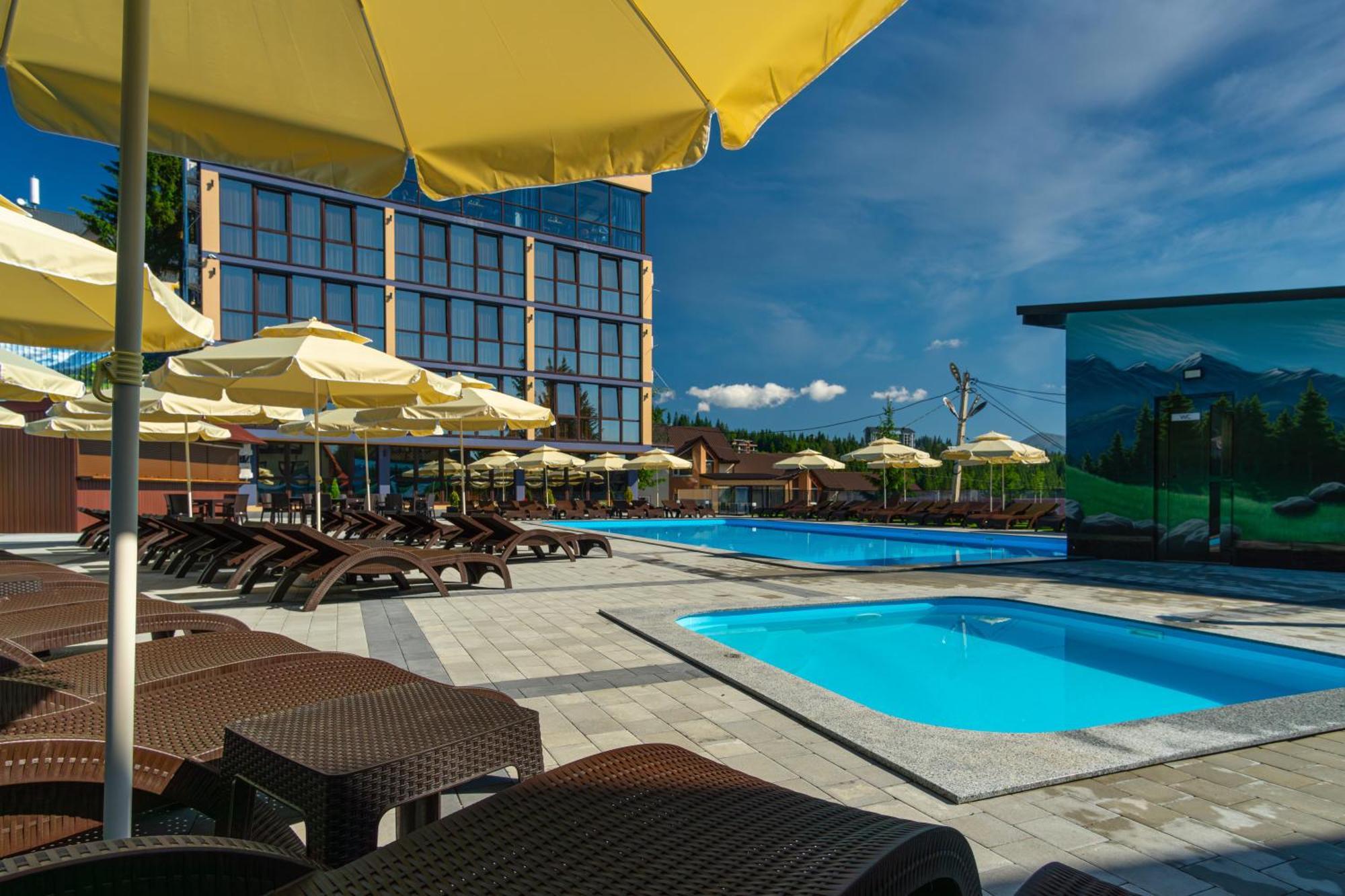 Summit Hotel ยาบลูนิตซา ภายนอก รูปภาพ