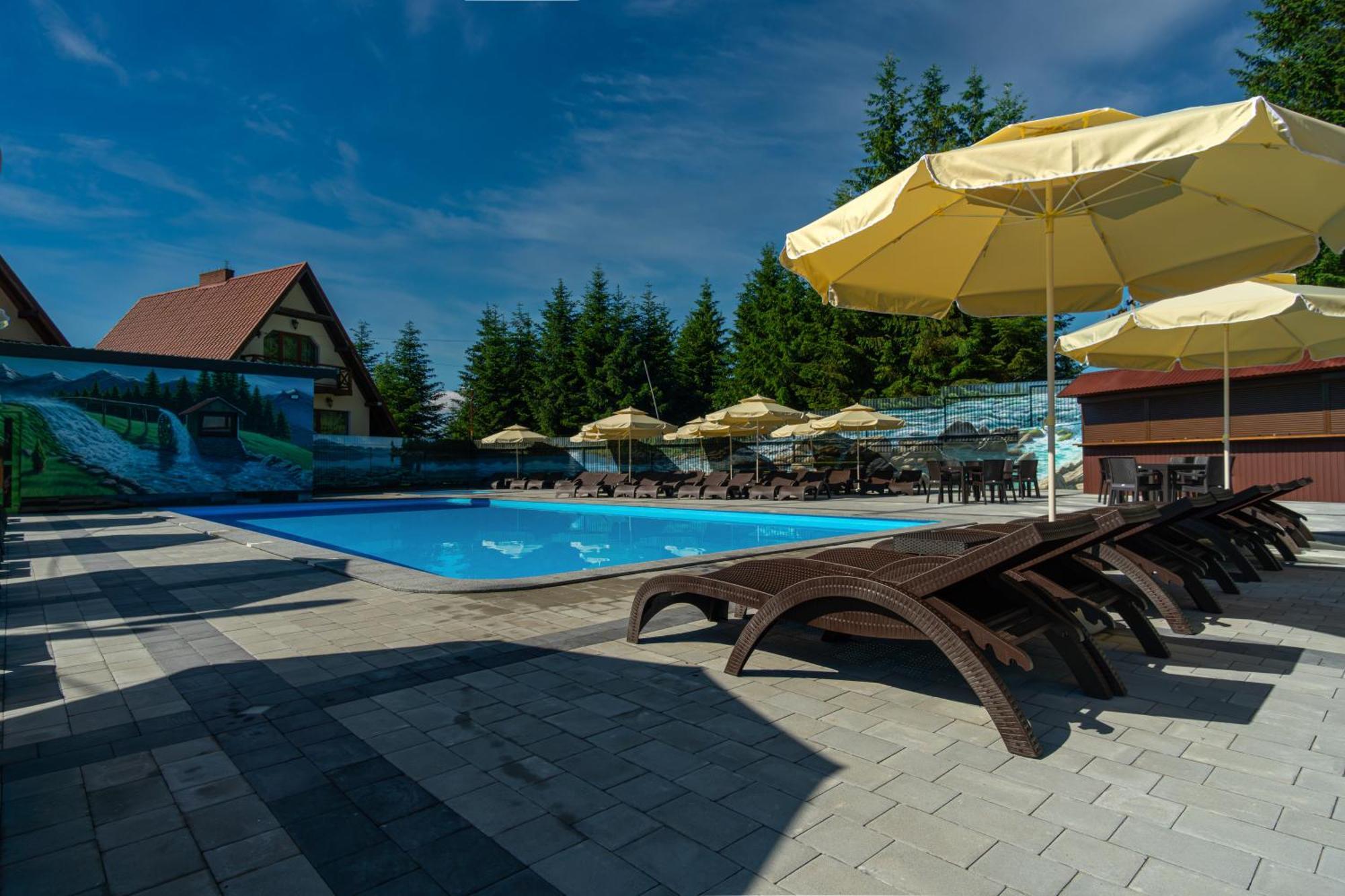 Summit Hotel ยาบลูนิตซา ภายนอก รูปภาพ