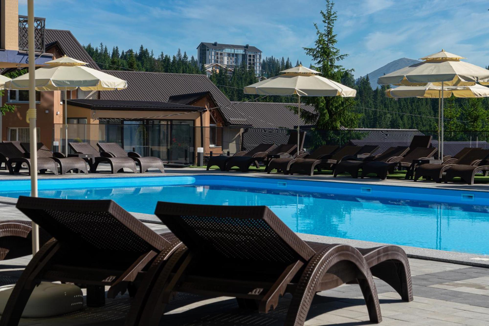Summit Hotel ยาบลูนิตซา ภายนอก รูปภาพ