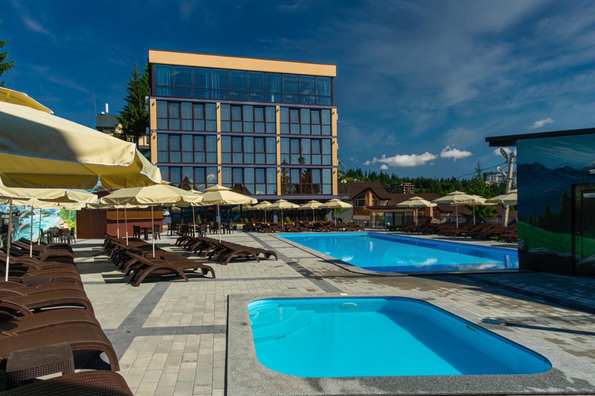 Summit Hotel ยาบลูนิตซา ภายนอก รูปภาพ