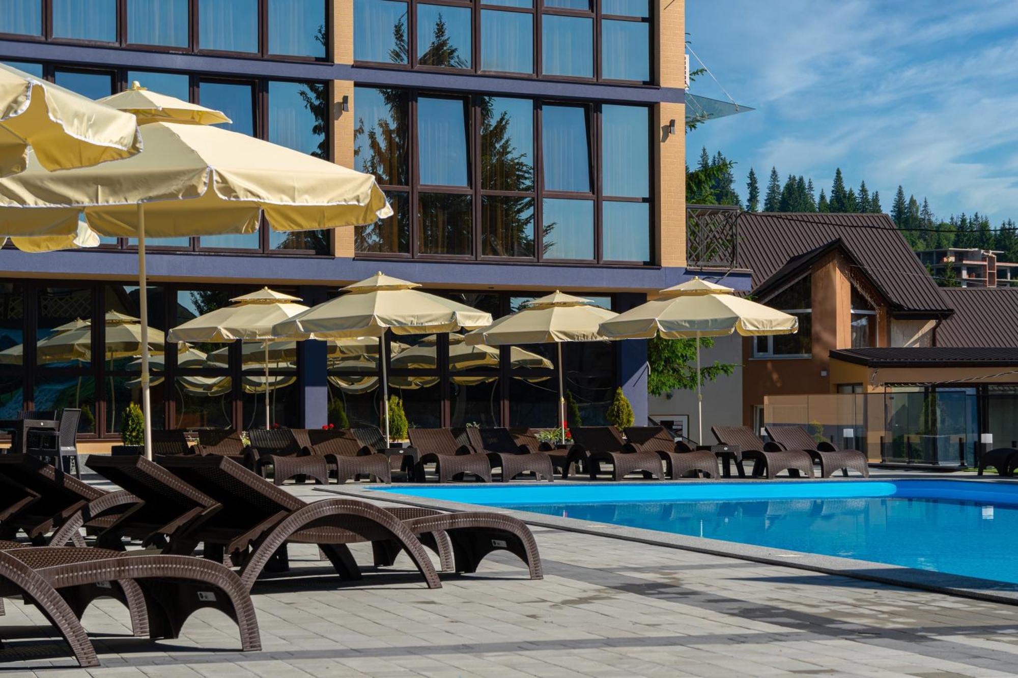 Summit Hotel ยาบลูนิตซา ภายนอก รูปภาพ
