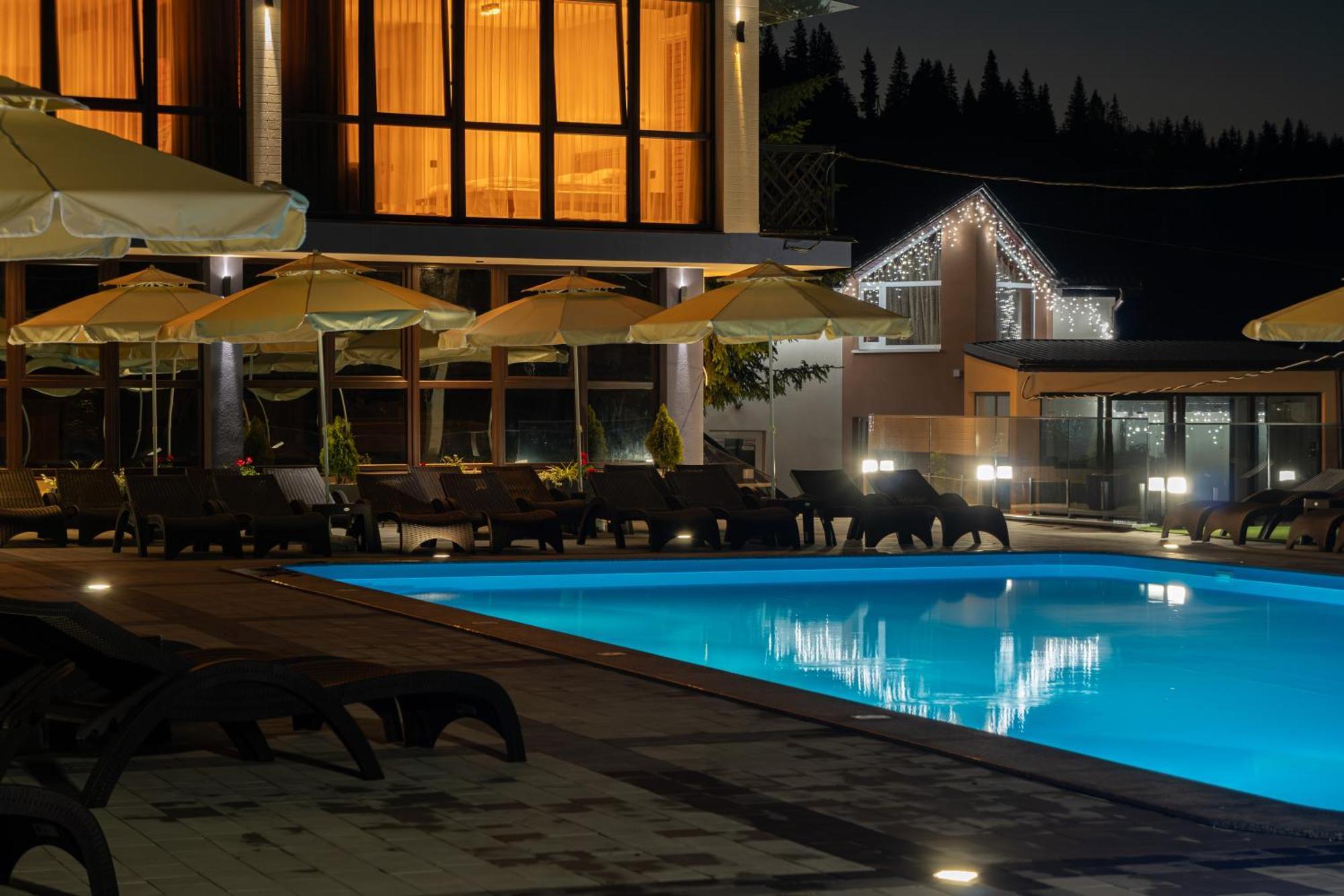Summit Hotel ยาบลูนิตซา ภายนอก รูปภาพ