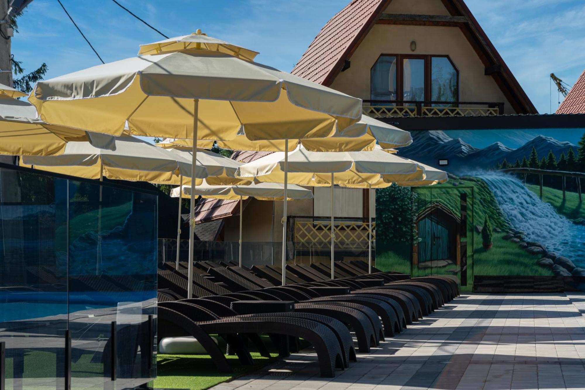 Summit Hotel ยาบลูนิตซา ภายนอก รูปภาพ