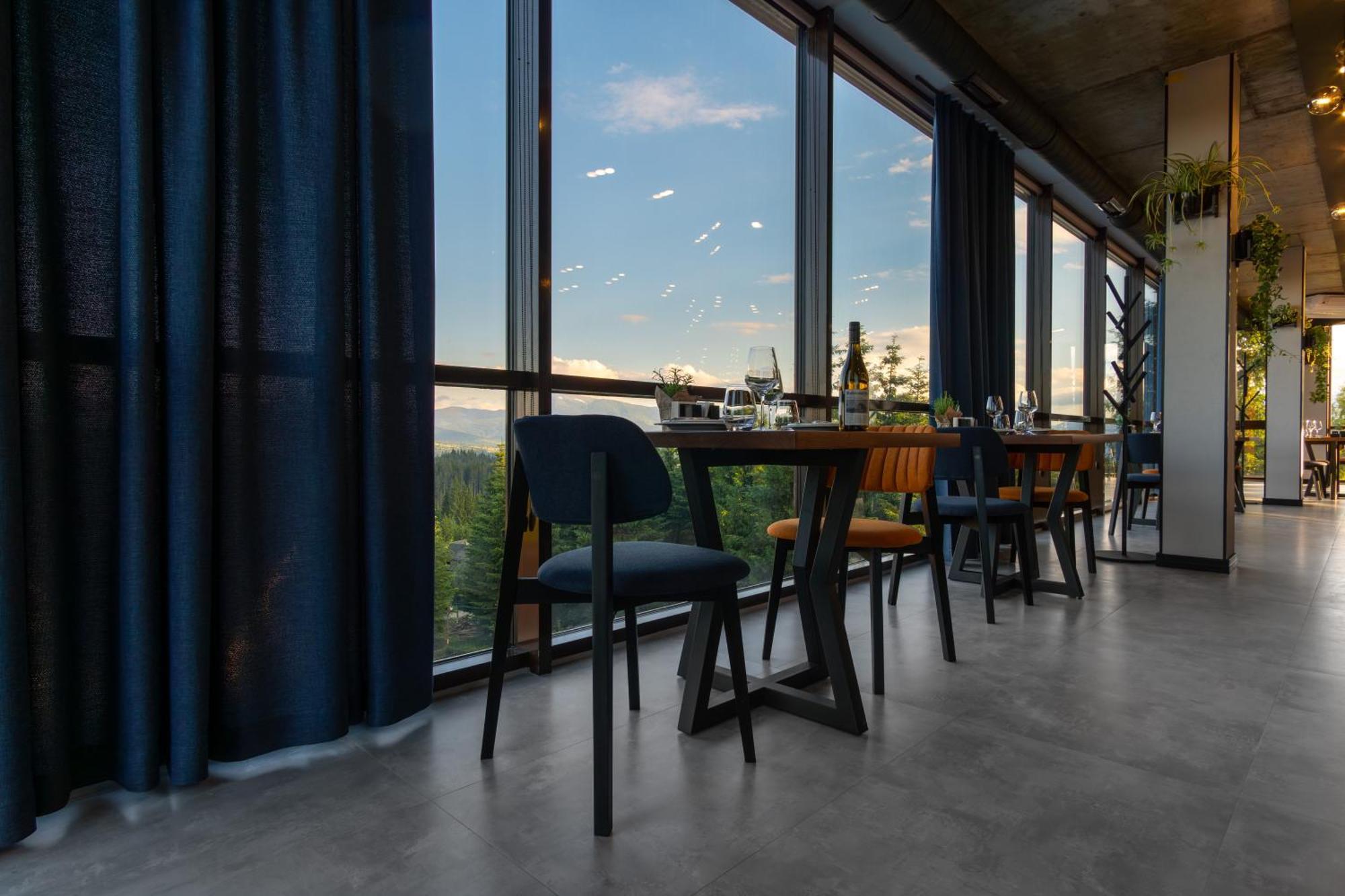 Summit Hotel ยาบลูนิตซา ภายนอก รูปภาพ